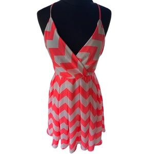 Windsor V Neck dress White and Neon Pink Sz M